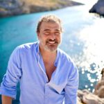 Daniel Lévi Instagram - «Vivre aux éclats ce que tu sais faire à chaque moment de ta vie en partageant avec ceux que tu aimes et je suis sûr que tu continues au Gan Eden 🙏🏻❤️ » « Parce que ta voix ne cessera de résonner » Chers amis, je vous invite à découvrir l’univers musical de Daniel Levi. Chaque jours nombreuses chansons serons postées pour lui, pour vous, pour nous… 🙏🏻❤️ » Écoutons encore et toujours 🫶 https://open.spotify.com/track/4IPSpp8EXw2cMr2eGGjgHI?si=F7p9k7NeShaT3N9FKSpU9g @addictivemusicfrance 📸 @annesophieinparis