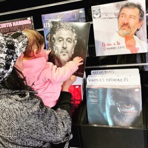 Daniel Lévi Instagram - Merci @addictivemusicfrance d’être encore et toujours à nos côtés. 
« On innonde la France pour faire raisonner ta musique mon mari et ce n’est que le début »

Les albums CD et VINYLES seront de nouveau dans les bacs à compter du 7 avril.
Tous les bénéfices seront reversés à l’Association Daniel Levi 🙏🏻❤️

Merci d’être là 🙏🏻🙏🏻🙏🏻