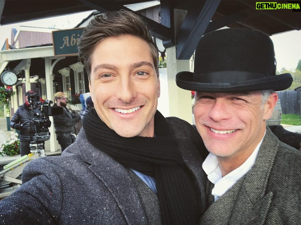 Daniel Lissing Instagram - #throwbackthursday #tbt being silly with my mate @martincummins_ #goodtimes in #hopevalley #hearties Tune in to the season 6 premiere this Sunday night! You know where.. @hallmarkchannel .. I’ll be watching!! 😃👍🏼 Jamestown Movie Set