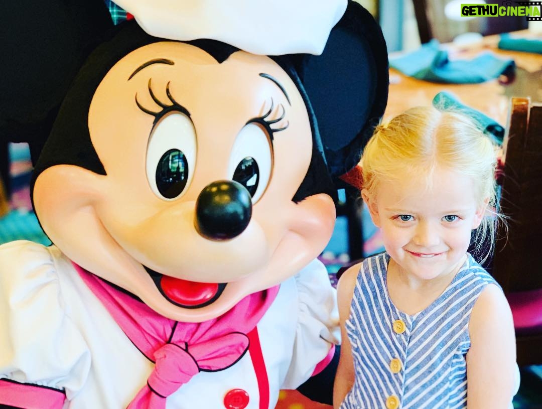 Daniel Lissing - 21.8K Likes - We had an amazing time hosting my beautiful sister @tamaralissing_murphygozzard and the cutest little girl in the world, Charlie!! So much fun and love! #family @jegdiva