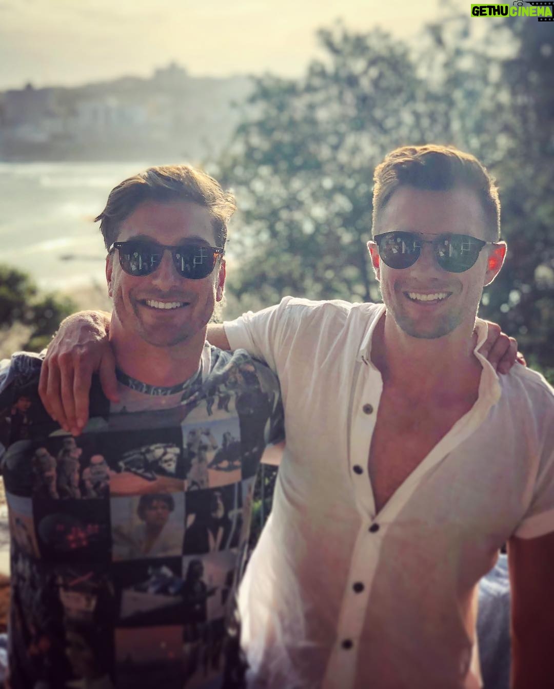 Daniel Lissing - 26.1K Likes - It was so great to be back in Australia. Thank for making this trip a very special one 🇦🇺 #loveyouall #friendsandfamily
