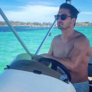 Daniel Lissing Instagram - Great day on the blue #happiness #summer #family