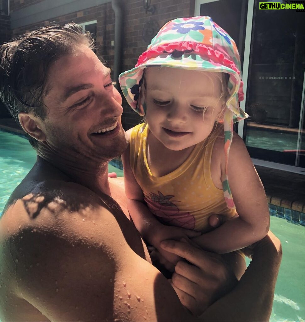 Daniel Lissing Instagram - Pool time with my very cute niece #summer #family Sydney, Australia