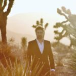 Daniel Lissing Instagram - Overdressed?? 🌵☀️