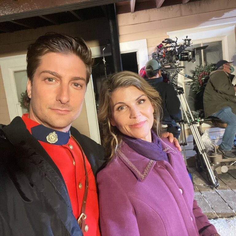 Daniel Lissing Instagram - One last time in the red…
