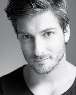 Daniel Lissing Instagram - This headshot was taken just before started working and living in the United States. It’s been an unbelievable journey so far. I’m grateful for all the gifts my life here has given 🙏🏼❤️
