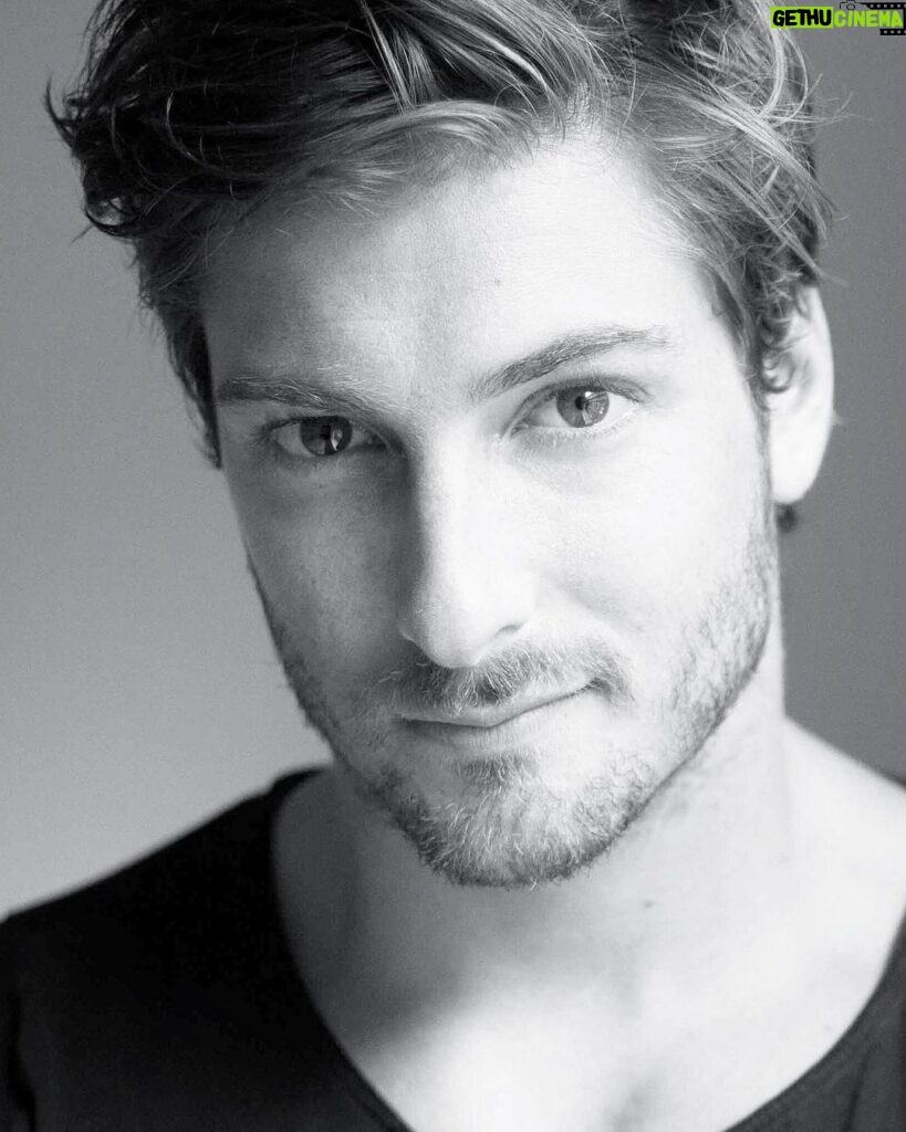 Daniel Lissing Instagram - This headshot was taken just before started working and living in the United States. It’s been an unbelievable journey so far. I’m grateful for all the gifts my life here has given 🙏🏼❤