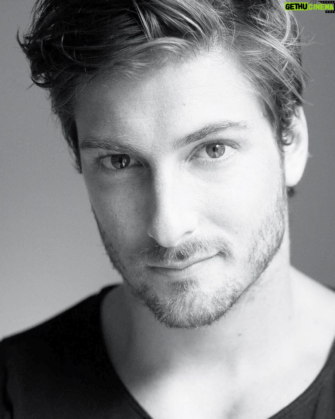 Daniel Lissing - 38.1K Likes - This headshot was taken just before started working and living in the United States. It’s been an unbelievable journey so far. I’m grateful for all the gifts my life here has given 🙏🏼❤️