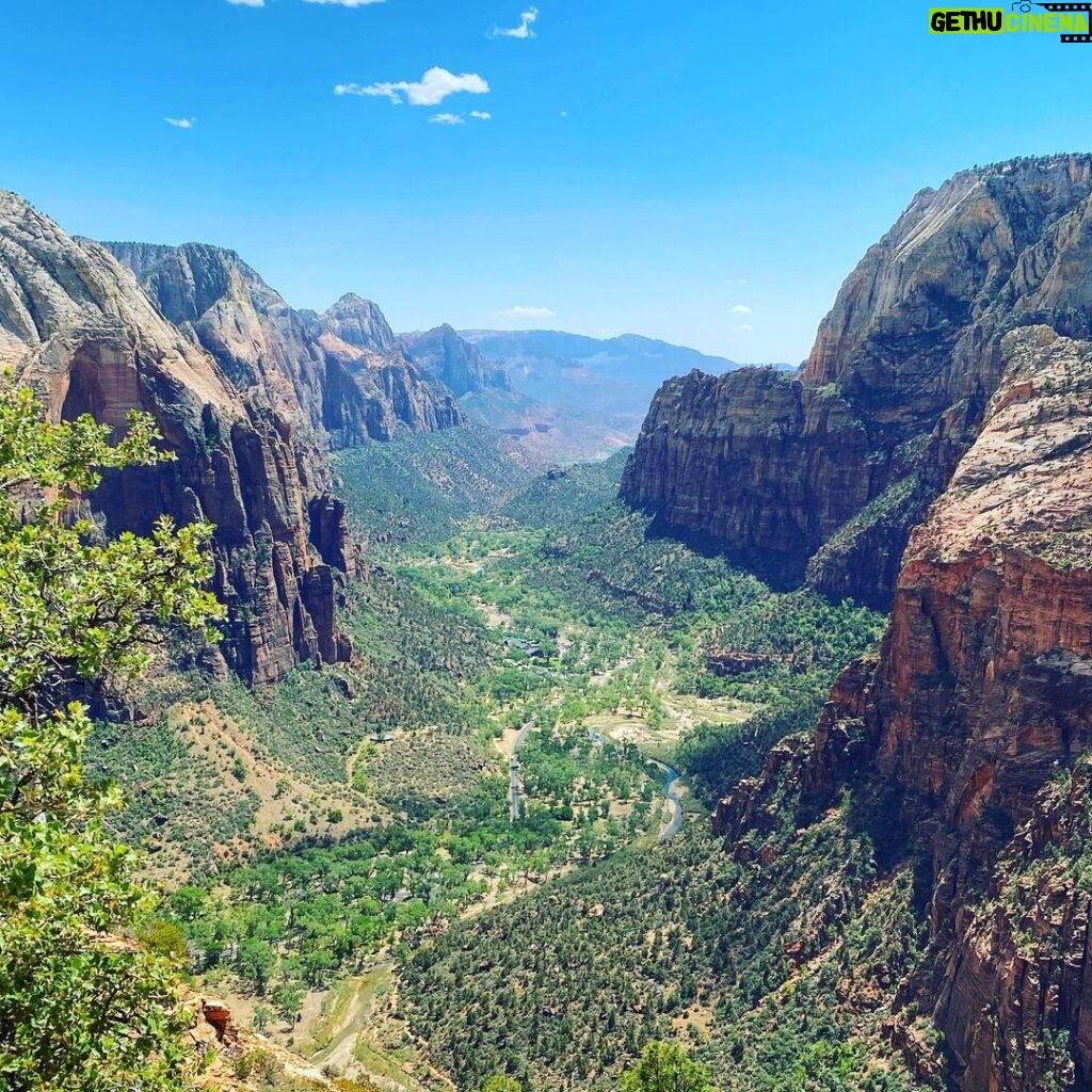 Daniel Lissing Instagram - I had an amazing trip with my mate @5eigenthaler to @zionnps ... The pictures don’t do this beautiful place in the world justice... but you get the idea 😉 Zion National Park