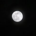 Daniel Lissing Instagram - #fbf to the last full moon. 📸 : me 🤗🌕 That’s why it’s out of focus...