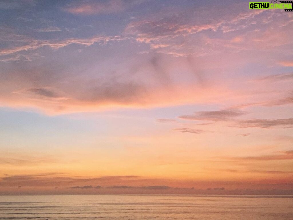 Daniel Lissing Instagram - A Bali sunset 🌅 #flashback Batu Bolong Beach Canggu