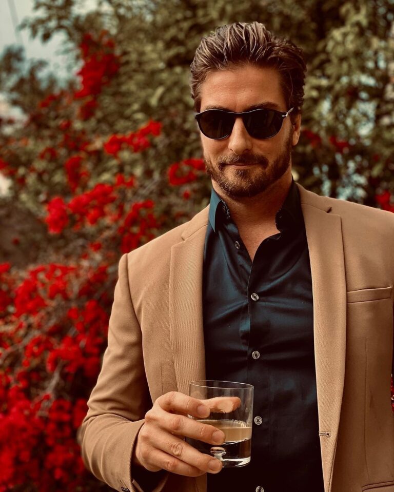 Daniel Lissing Instagram - I hope everyone is safe and healthy during this quarantine Easter weekend. Sending all my love. I’ve been in my sweats for a long while now... So we dressed up at home, had some cocktails and homemade pizza.. then decided to do a photo shoot. Just for fun and to feel a little normal. #quarantine #datenight 📸: @jegdiva #ofcourse