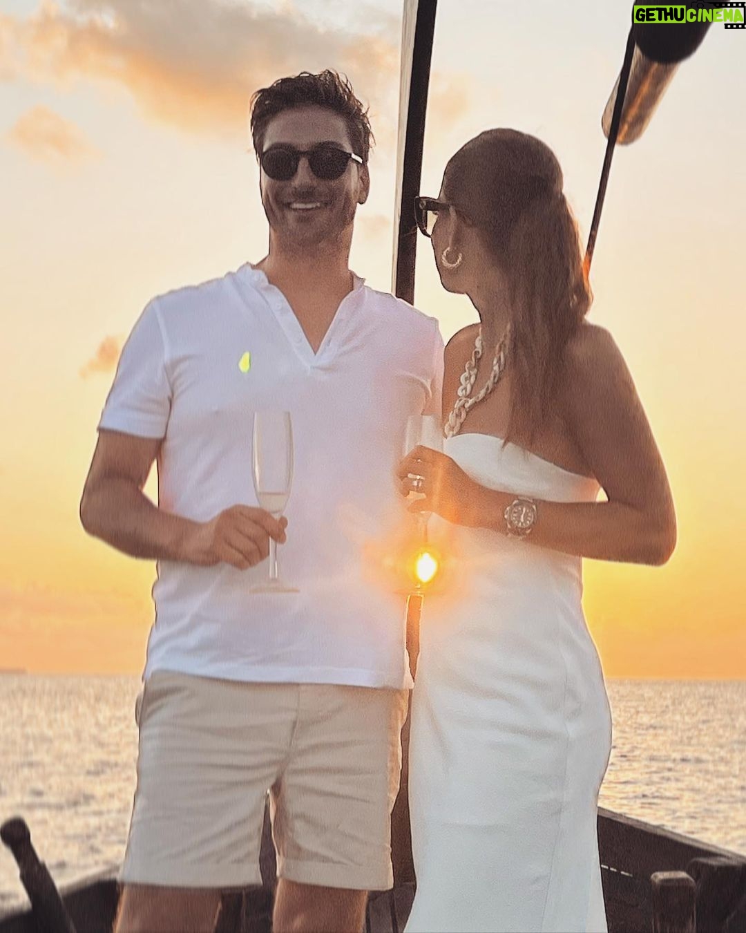 Daniel Lissing Instagram - Happy 30th birthday my wife! May all your dreams come true. All my love always ❤️❤️❤️❤️😘😘😘😘 @jegdiva VELASSARU MALDIVES