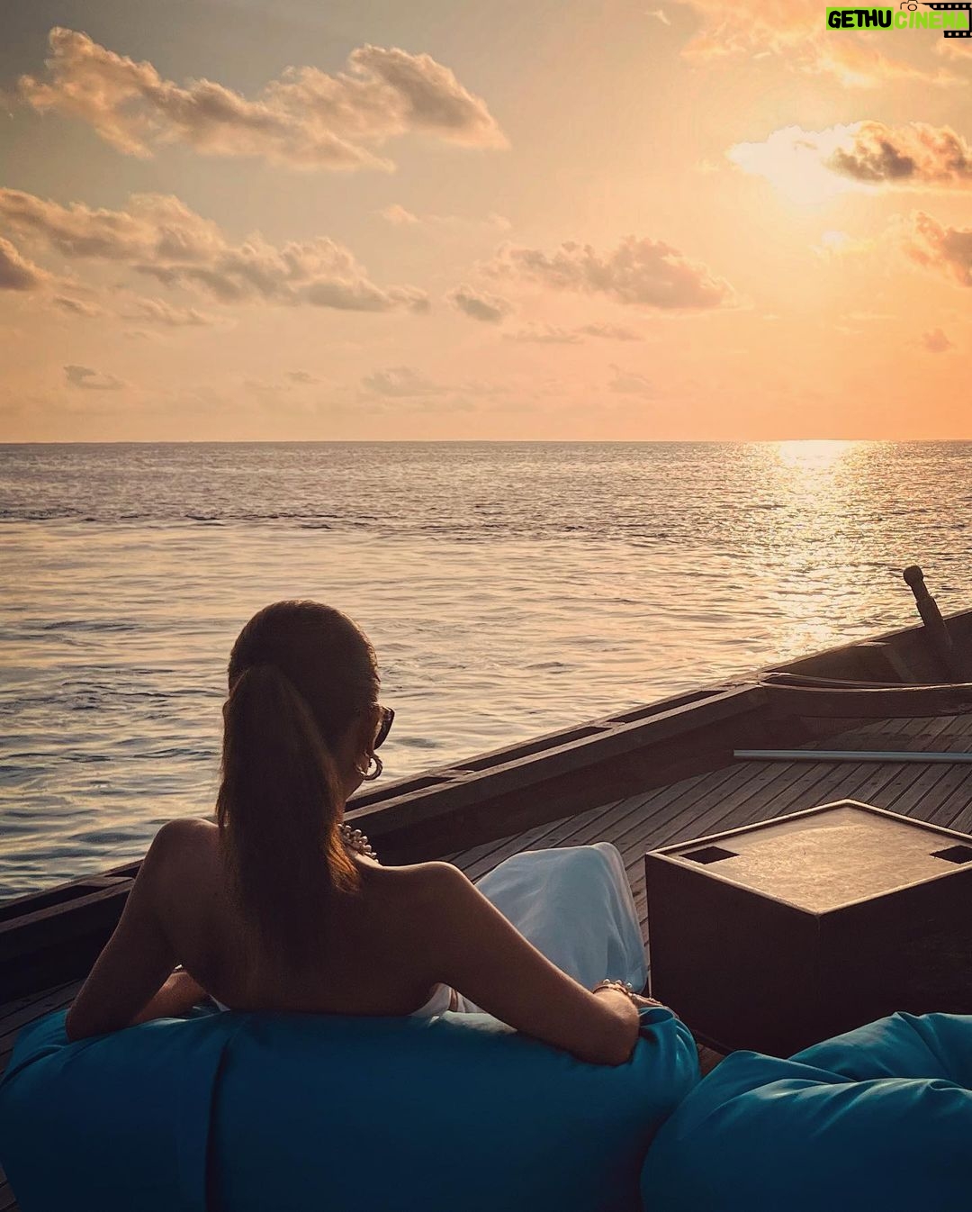 Daniel Lissing Instagram - Happy 30th birthday my wife! May all your dreams come true. All my love always ❤️❤️❤️❤️😘😘😘😘 @jegdiva VELASSARU MALDIVES