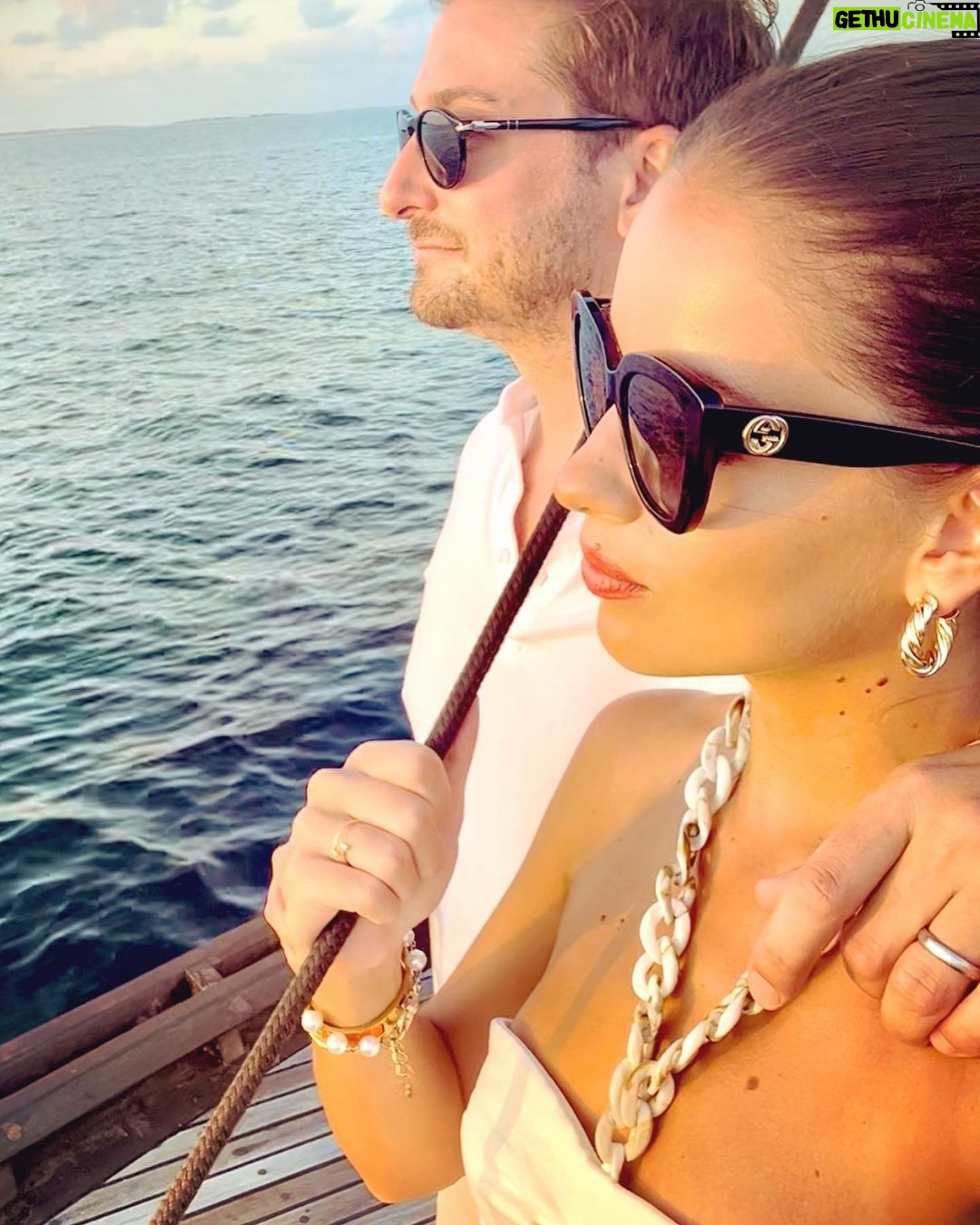 Daniel Lissing Instagram - Happy 30th birthday my wife! May all your dreams come true. All my love always ❤️❤️❤️❤️😘😘😘😘 @jegdiva VELASSARU MALDIVES