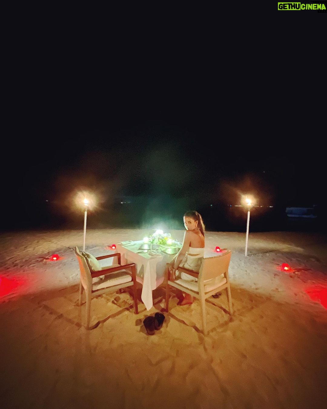 Daniel Lissing Instagram - Happy 30th birthday my wife! May all your dreams come true. All my love always ❤️❤️❤️❤️😘😘😘😘 @jegdiva VELASSARU MALDIVES
