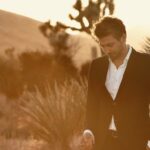 Daniel Lissing Instagram - Overdressed?? 🌵☀️