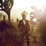 Daniel Lissing Instagram - Overdressed?? 🌵☀️
