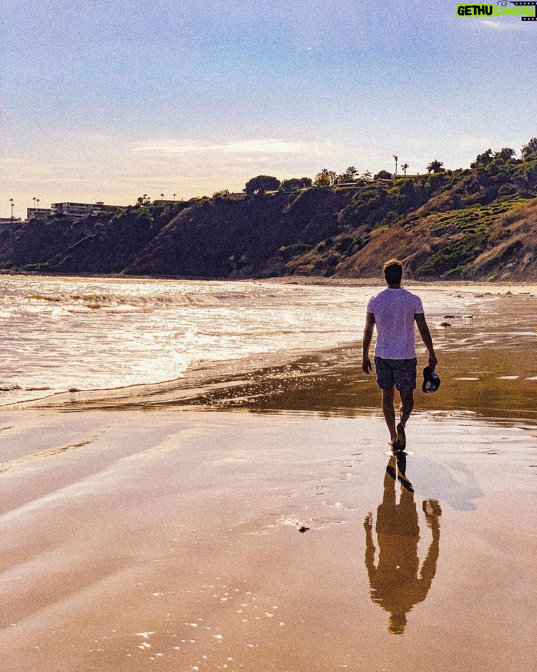 Daniel Lissing - 24.8K Likes - Back on social media after a month off. You should try it... and do some reflecting 😉☀️ #weekendvibes #imback