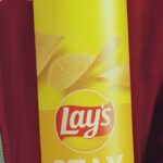 Daniel Padilla Instagram - Sa sobrang #DeliciouslyDistracting ng crunchtastic #LaysStax, preno muna sa laro! 🤣 @laysphilippine