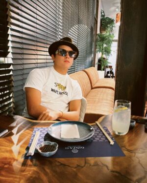 Daniel Padilla Instagram - Ngiting busog.. hanggang sa pagtulog log log 🤫🙊