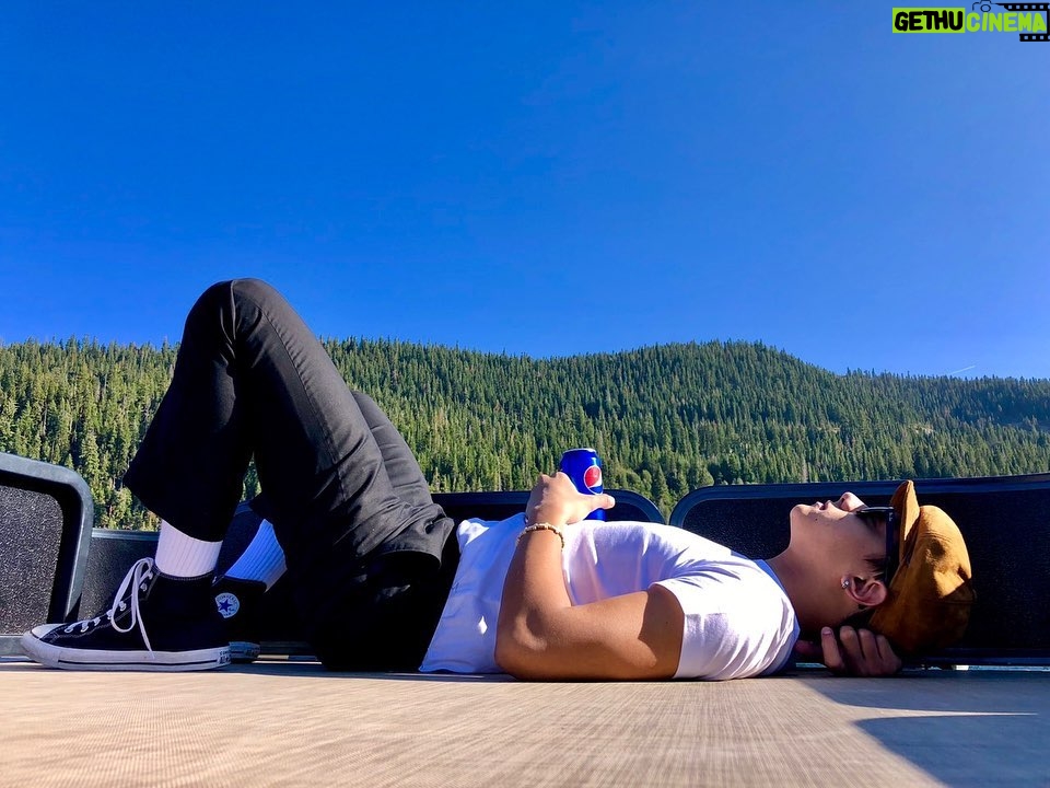 Daniel Padilla - 445.1K Likes - Moving down the highways of my life
Makin' sure I stay to the right
Moving down the highways of my life
So I shan't be concerned
With the other side of the road