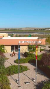 Daniel Padilla Instagram - SALUD ! 🍇 @emperador_brandy Madrid, Spain