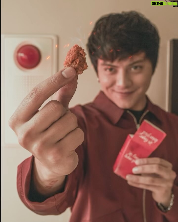 Daniel Padilla Instagram - Heat up your taste buds like never before! Dive into the fiery flavors of KFC’s Extreme Spicy Fest - its KFC’s spiciest era you wont want to miss! Visit the nearest KFC store or you may order thru KFC.com.ph KFC app. 88-87-8888
