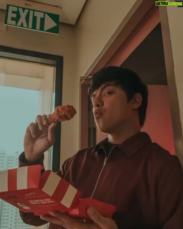 Daniel Padilla Instagram - Heat up your taste buds like never before! Dive into the fiery flavors of KFC’s Extreme Spicy Fest - its KFC’s spiciest era you wont want to miss! Visit the nearest KFC store or you may order thru KFC.com.ph KFC app. 88-87-8888