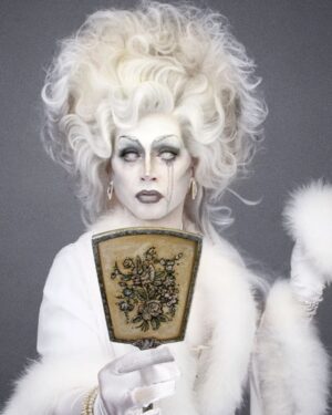 Daniel Wallace Instagram - A Haunting beauty
Haunted Hotel Floorshow
Welcome to The hotel California....such a lovely place....such a lovely place....
Hair  blast and shattered skull by @florencias_wigs 🤍
Gown by @liquorice_original ❤
Dyed and splattered by myself with additional stonework by @lourobs 🖤
Corsetry by @misty_couture 🩸
Picture by the uber talents of @Faketrash 👻
Additional picture of the back of the dress (for allll the gorey details)and a vid of the wig back cos otherwise you'd never see it...and it does look good dunnit?!
Stream the Boulet Brothers’ Dragula Season 5 on Shudder and AMC+! New episodes every Monday Night.”

@bouletbrothersdragula @bouletbrothers @shudder @amcplus
#ghost #horror #hauntedhotel