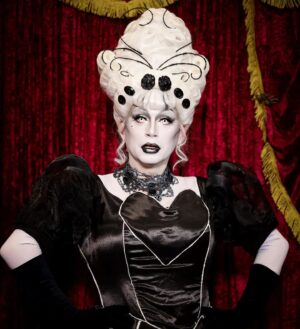 Daniel Wallace Instagram - Just being a Theatrical spider women....how you doing?
Snapped by the fabulous @harmeet_200317 at @rupaulsdragcon 🕸
Wearing @lizziebiscuits 🤍
And @florencias_wigs 🕷