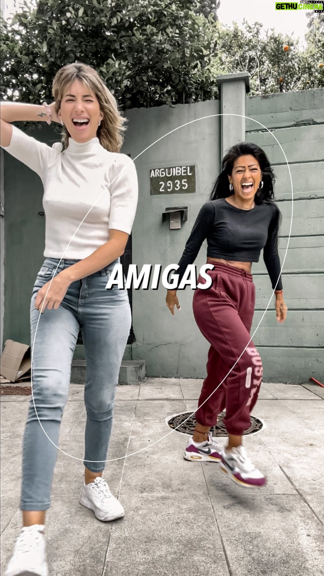 Daniela Pantano - 3.5K Likes - Amigas del alma ❤️💕
Somos Dani y Nati . Nos conocimos a los 15 años en danza 🩰 y desde ese entonces nunca más nos separamos 💕
Bailamos juntas en miles de lugares , programas, teatros, recorrimos el país juntas 😂 y hoy ya ninguna de las dos se dedica al baile pero es algo que amamos y que nos va a unir siempre 💫✨🧡💜 es hermoso experimentar como la danza nos vuelve a conectar con esas dos chicas que soñaban con bailar y que pudieron, gracias a sus talentos, pasión y amor x lo que hacían, llevarlo a cabo.
@nati.perea @daniela_pantano
#danza #challenge #amigas #friendship