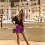 Daniela Pantano Instagram - Que hermoso recibimiento Madrid! ❤️✈️🇪🇸 Amo esta ciudad. Se vienen proyectos artísticos y nuevas aventuras… 💪 1. foto turista aunque sea la vez mil que vengo 😂 2. Habitación del hotel ❤️ 3. Foto en el baño que hace señora ? 😂 4. Este arroz el mejor que comi en toda mi vida , obvio luego boca y lengua teñida pero quien nos quita lo bailado 5. Gran vía vacía 6. Kraftwerk teatro real 7. Más de Kraftwerk #madrid #actress Madrid, Spain