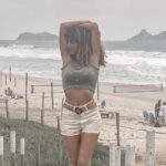 Daniela Pantano Instagram - Viajes especiales si los hay ❤️ Madre engripada todo el viaje ( aun así pudo correr su media maraton ) 💪💪 Así que claramente no pudimos disfrutar como lo esperábamos pero fue todo un aprendizaje y los viajes son una lotería . Ya sea por el clima , por algún imprevisto o lo q sea q suceda . El tema es q como nos tomamos las cosas no? 🩷 Gracias @assist365ok por ayudarnos y estar atentos ❤️🩷 #riodejaneiro #brasil #barradatijuca Copacabana, Rio de Janeiro