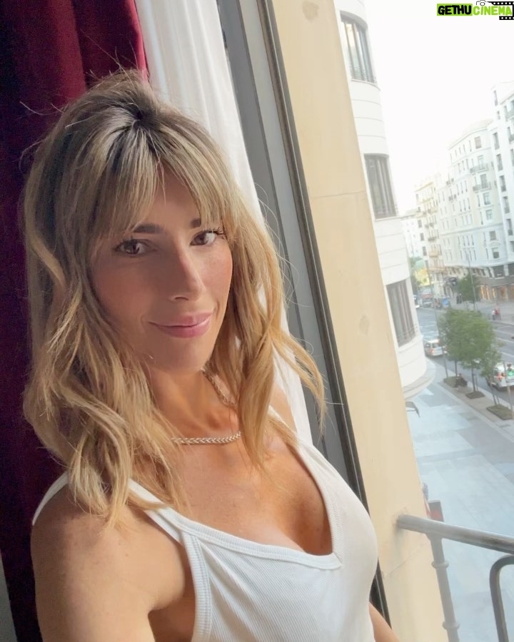 Daniela Pantano - 3.6K Likes - Que hermoso recibimiento Madrid! ❤️✈️🇪🇸
Amo esta ciudad. Se vienen proyectos artísticos y nuevas aventuras… 💪
1. foto turista aunque sea la vez mil que vengo 😂
2. Habitación del hotel ❤️
3. Foto en el baño que hace señora ? 😂
4. Este arroz el mejor que comi en toda mi vida , obvio luego boca y lengua teñida pero quien nos quita lo bailado
5. Gran vía vacía
6. Kraftwerk teatro real
7. Más de Kraftwerk
#madrid #actress