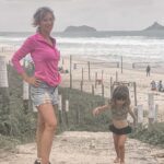 Daniela Pantano Instagram - Viajes especiales si los hay ❤️ Madre engripada todo el viaje ( aun así pudo correr su media maraton ) 💪💪 Así que claramente no pudimos disfrutar como lo esperábamos pero fue todo un aprendizaje y los viajes son una lotería . Ya sea por el clima , por algún imprevisto o lo q sea q suceda . El tema es q como nos tomamos las cosas no? 🩷 Gracias @assist365ok por ayudarnos y estar atentos ❤️🩷 #riodejaneiro #brasil #barradatijuca Copacabana, Rio de Janeiro