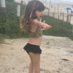 Daniela Pantano Instagram - Viajes especiales si los hay ❤️ Madre engripada todo el viaje ( aun así pudo correr su media maraton ) 💪💪 Así que claramente no pudimos disfrutar como lo esperábamos pero fue todo un aprendizaje y los viajes son una lotería . Ya sea por el clima , por algún imprevisto o lo q sea q suceda . El tema es q como nos tomamos las cosas no? 🩷 Gracias @assist365ok por ayudarnos y estar atentos ❤️🩷 #riodejaneiro #brasil #barradatijuca Copacabana, Rio de Janeiro