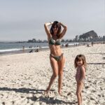 Daniela Pantano Instagram - 🌞🌴 Río eu te amo 🌴🌞 Miren todo el carrousel no tiene desperdicio 1 y 2 yo haciéndome la@modela 4 con mi princesa enterrada en la arena 5 ambar posando como yo 😂😂 6 yo gritándole a mi madre que tiene menos de fotógrafa … #daniela pantano #riodejaneiro #copacabana #brasil Copacabana, Rio de Janeiro