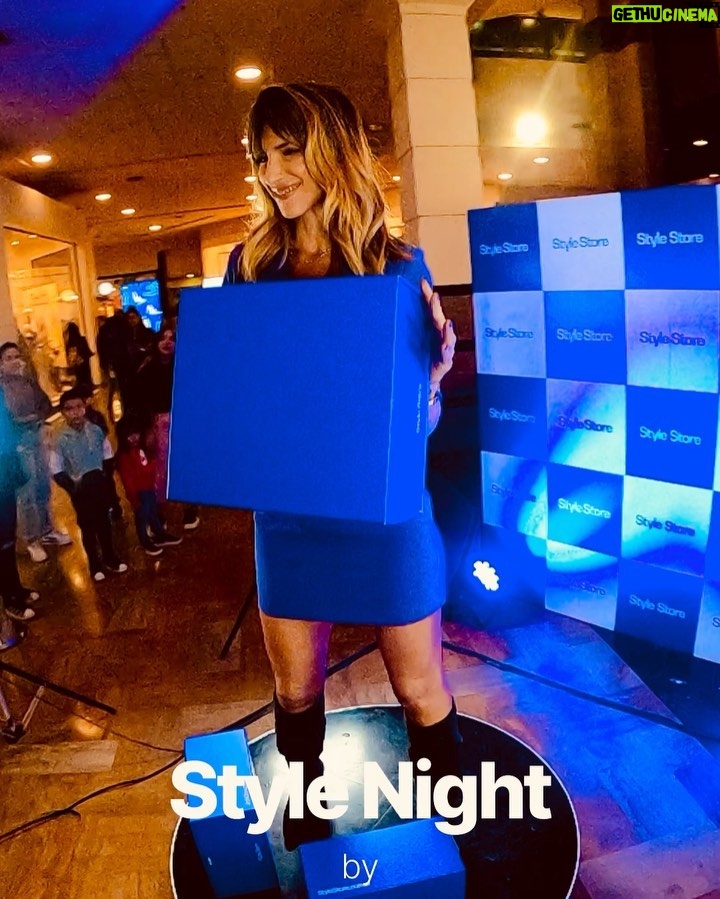 Daniela Pantano Instagram - 💙Style night 💙 tremendo evento de @stylestore.ar en el @unicentershopping St @chechu.fernandez.silva Look @fv_indumentaria Swatch Unicenter