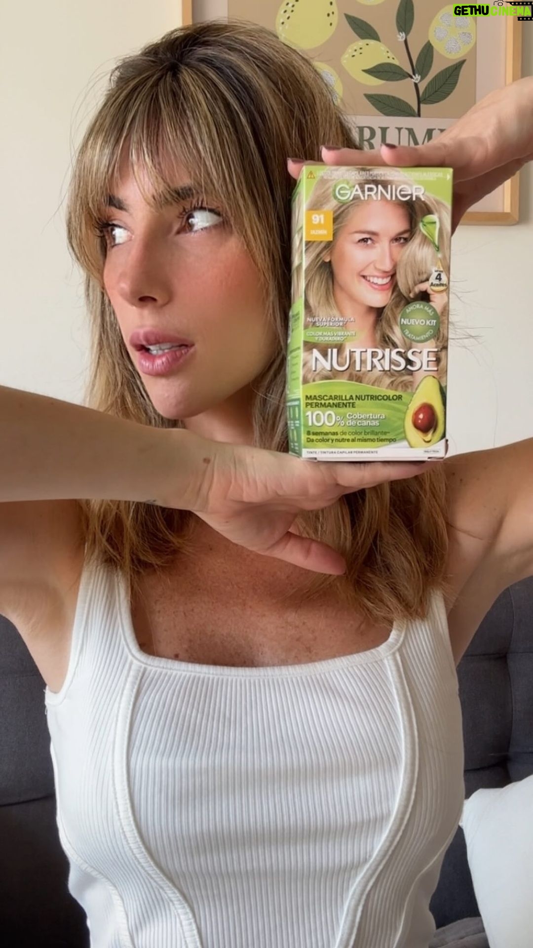 Daniela Pantano Instagram - Vengo con novedades junto a @garnier.arg.uy 🥑🍀❤️ Tenemos una sorpresa ! El kit ahora viene con más tratamiento de nutrición 🔥 algo que pedíamos todas !! ❤️ Seguí todos los pasos que están en el Reel y vas a tener un pelo y un color divino ! 👱🏻♀️ #RenovaciónConNutrisse #MiMomentoNutrisse #NutrisseArg @garnier.arg.uy