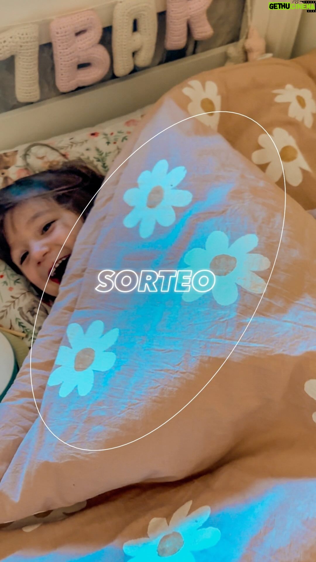 Daniela Pantano Instagram - 💜💫SORTEO 💜💫 junto a @bambuco_design Vamos a sortear un acolchado y dos almohadones a elección divinossss como estos que tiene Ambar 💕💜 Participa y⚡Gana! 🤩🥳 Es muy fácil, Tenes que: ✨ Seguirme a mi @daniela_pantano y a @ ✨ Darle like a la publicación ✨ Mencionar a 1 amig@s ✨Compartilo en historias de Instagram y duplica tus chances! . ¡Listo, ya estás participando! . El sorteo se realizará el día viernes 17 de noviembre . La cuenta ganadora será anunciada por este medio. . ¡Mucha suerte para todos!👍👍