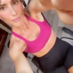 Daniela Pantano Instagram - Se viene algo que va a ser una 🔥💣🎬📺 pronto voy a poder contarles 🙏❤️ Ayer estuve todo el día filmando y me hizo feliz ! Estoy en un momento de mi vida donde estoy haciendo muchas cosas diversas y todas me divierten un montón . Por qué ayer me tocó mi rol de actriz una de mis pasiones , hoy me toca ir a divertirme al programa ,charlar con las chicas y mañana me toca hacer una entrevista , y al mismo tiempo estoy por reestrenar una obra que escribí , etc etc No es tanto más hermoso tener una vida creativa llena de colores , que tener una vida monocromática ? ❤️🎬🎭📺 #netflix #series #actriz