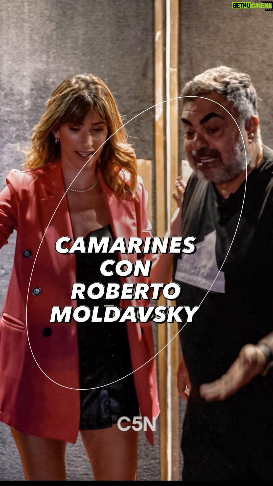 Daniela Pantano Instagram - 💪Mano a mano con el genio y maravilloso artista @moldavskyroberto 🎬🙏 para @c5n y mi segmento 🎭Camarines 🎭 no se la pierdan! 🩶 Gracias @anitatomaselli y @pablotomaselli por hacerlo posible ! @rgbredes @gustavoyankelevichok