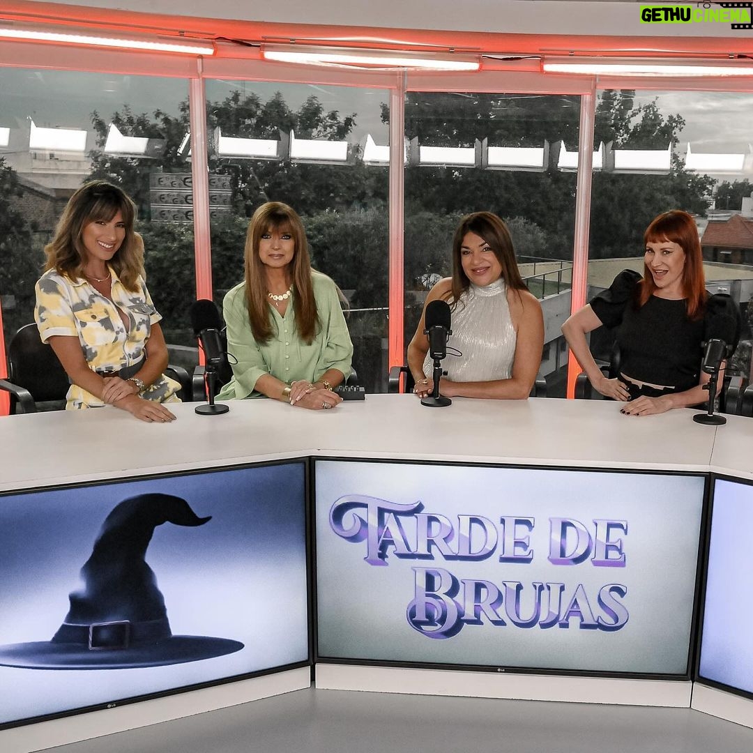 Daniela Pantano Instagram - 🎬💪📺 una nueva faceta como artista Para mí es una novedad y me estoy divirtiendo tanto !! ❤️ Por que al fin y al cabo de eso se trata no ? disfrutar y pasarla bien ❤️ Préndanse de lunes a viernes a las 16 hs @tardedebrujasok por @canalnetar Con unas compañeras de lujo @claribelmedinaok @salgueiroadriana @matildablanco @primartinezlocutora @luciavillaok Gracias @aldofunesok y @sebasgbeltrami por confiar en mí para este proyecto y a mi representante @vannellialex que siempre me impulsa y me acompaña ! Canal Net TV