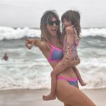 Daniela Pantano Instagram - Rio 🇧🇷 Que vacaciones tan hermosas compartidas con mi hijita y mi mami @pato_runner Nos conectamos tanto las 3 ❤️cada una disfrutando su doble rol , yo hija y mamá , ambar hija y nieta y mi mamá , mamá y abuela …. Para mí , los viajes siempre son inolvidables y de lo más enriquecedores para la vida. Si pueden estén con sus afectos , disfrútenlos, desconecten de todo, jueguen, charlen, tomen cafe con leche ( muchos ) y disfruten de los silencios ( aunque cuando hay niños difícil 😂) Fueron 10 días de mucho amor, del más profundo ❤️💜 las amo ❤️ Gracias @assist365ok por cuidarnos y acompañarnos siempre y a @holasim.oficial por mantenernos conectadas en cualquier parte del mundo ✈️ Rio de Janeiro-Ciudad Maravillosa