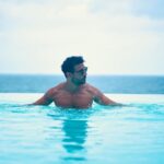 Daniele Rizzo Instagram - Das obligatorisch Pool Fotoshooting von @patrickdollmann 🤪 nach #drehschluss #italien #portofino #geheimgeheim #zdf #water Portofino