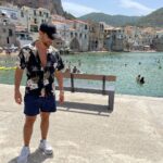 Daniele Rizzo Instagram - If you can do - go to #Cefalú! And of course visit other places in beautiful #Sicily ♥️ Swipe to see me looking like an American Tourist. Had a lot of Granita con Brioche from @ritrovo_orchidea 🤌🏽 @visit__sicily @cefalu.sicily #tindari #veryitalianperson #italianactor #germanactor Cefalù Sicily