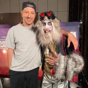 Daniele Rizzo Instagram - @fahri_yardim spricht Rocket Racoon und trifft seinen alten Hamsterrad Freund Fretchen Flinte bzw. Handgranaten Hase! 
Ob er es in den Film geschafft hat, seht ihr ab jetzt im Kino! 
(Die Action & Musik ist wirklich was für die fette Leinwand!!!)

@guardiansofthegalaxy @marvel_de @marvel #guardiansofthegalaxyvol3