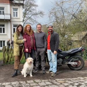 Daniele Rizzo Instagram - Heute „Nord bei Nordwest - Canasta“ einschalten! Primetime 20:15 auf @ard & @ardmediathek 

Danke an die tollen Kollegen @marleen_lohse_ @jonestones @hinnerk_schoenemann_fanpage @mirabenser Regie #Felixherzogenrath und auch an meinen tollen Model Hund 🤪

Danke vorallem an @marionhaackcasting 🙏🏼🙏🏼🙏🏼

#nordbeinordwest #nordbeinordwestserie #ard 
————

@idasimpressions 

@actorsconnectionagency 

@nordbeinordwest_official