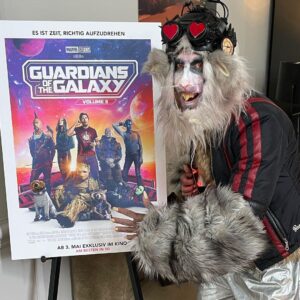 Daniele Rizzo Instagram - @fahri_yardim spricht Rocket Racoon und trifft seinen alten Hamsterrad Freund Fretchen Flinte bzw. Handgranaten Hase! 
Ob er es in den Film geschafft hat, seht ihr ab jetzt im Kino! 
(Die Action & Musik ist wirklich was für die fette Leinwand!!!)

@guardiansofthegalaxy @marvel_de @marvel #guardiansofthegalaxyvol3